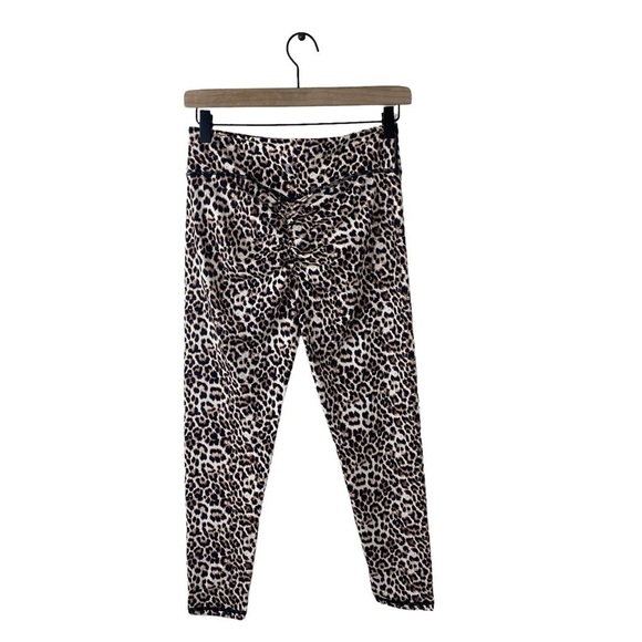 Zia Brilliant Scrunchy What Leopard Leggings
Size Medium 6-8 - Picture 3 of 8